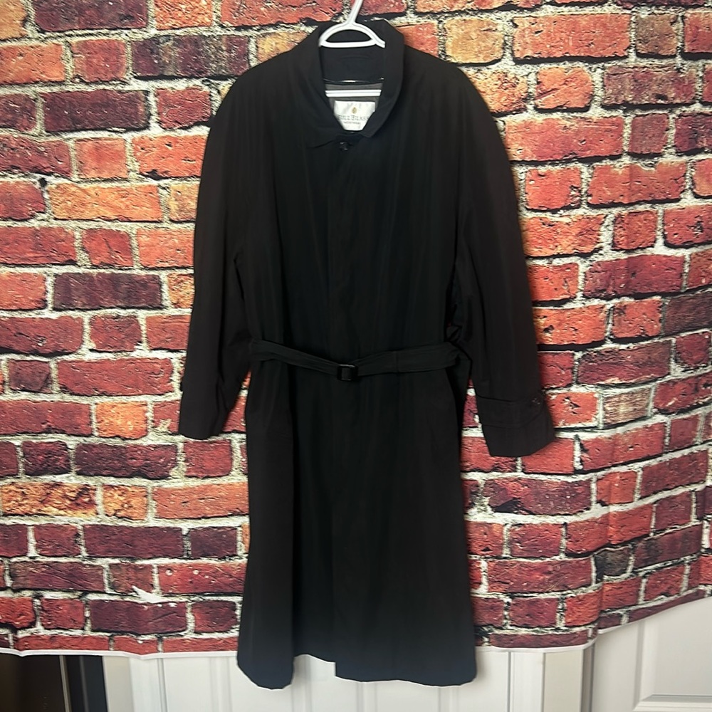 Bill Blass Trench Coat Mens 44 short Button-Up Adjustable Belt Lined black coat